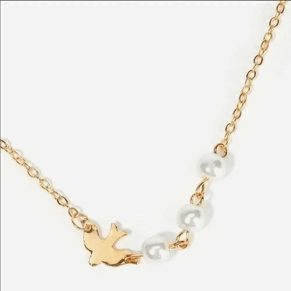 Necklace Dove with Faux pearls Super cute delicate